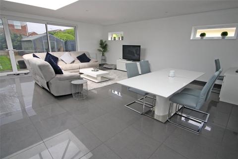 3 bedroom bungalow for sale, Seacroft Avenue, Barton on Sea, New Milton, Hampshire, BH25