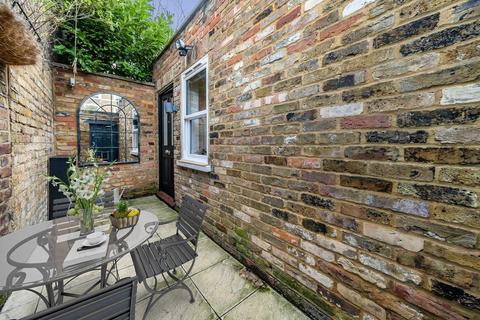 2 bedroom flat for sale, Sudbourne Road, Brixton, London, SW2