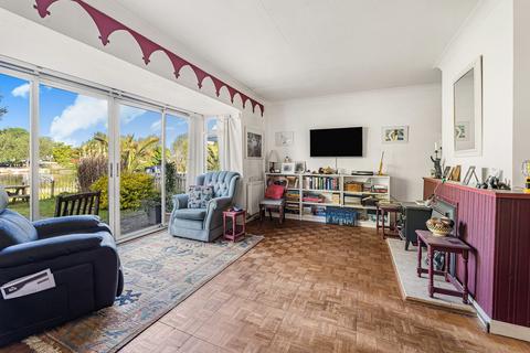2 bedroom semi-detached house for sale, Thames Side, Staines-upon-Thames, TW18