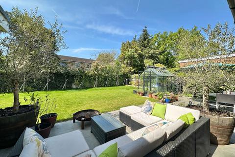 2 Knottocks End, Beaconsfield, HP9 2AN