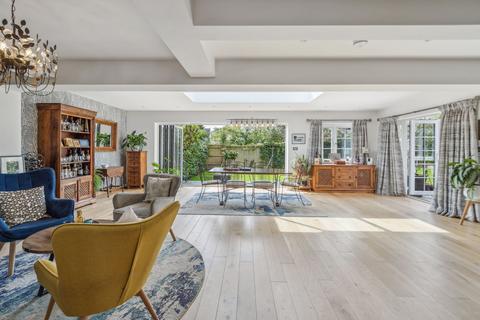 2 Knottocks End, Beaconsfield, HP9 2AN
