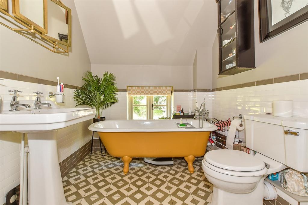 En-Suite Bathroom