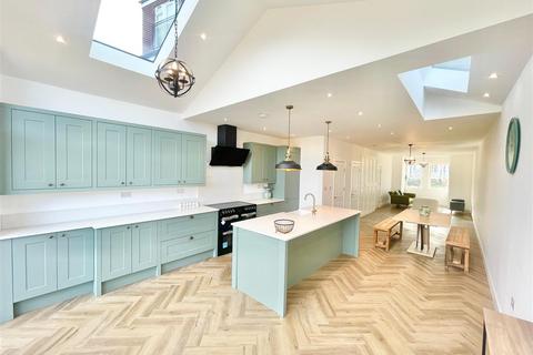 4 bedroom house for sale, Aubrey Road, London E17