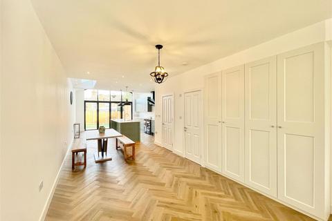 4 bedroom house for sale, Aubrey Road, London E17