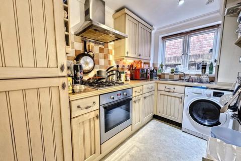 2 bedroom flat for sale, Ferndown