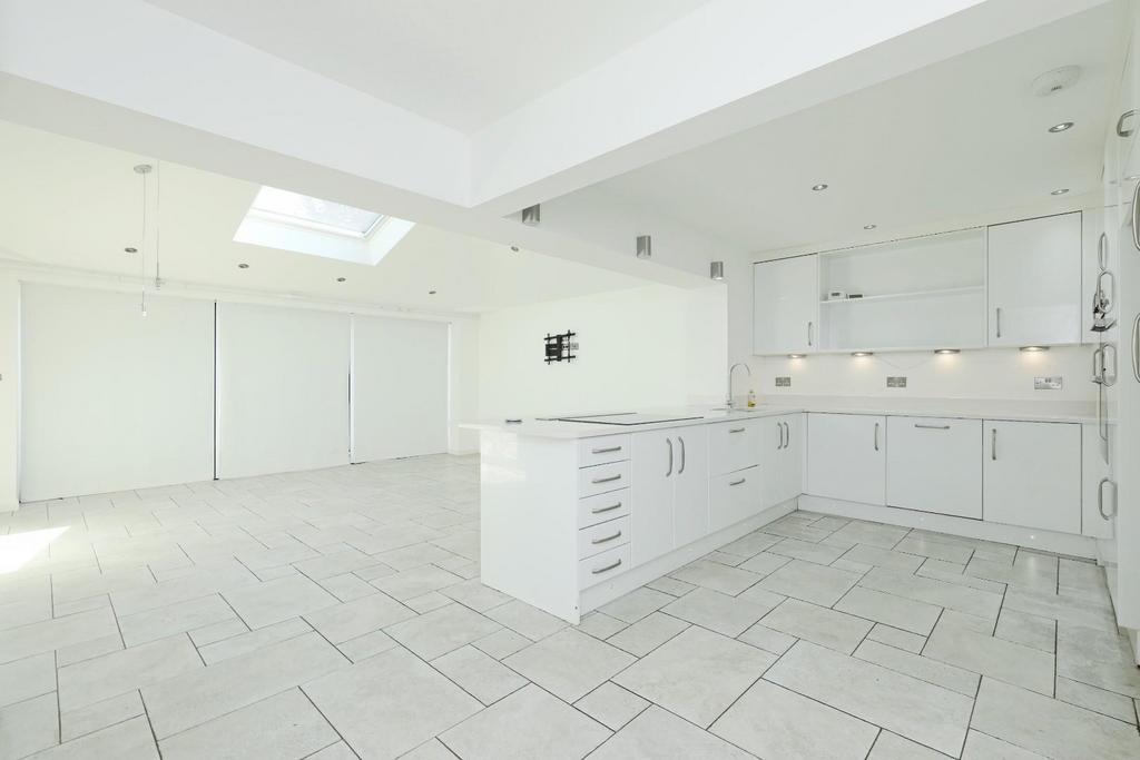 Dining kitchen