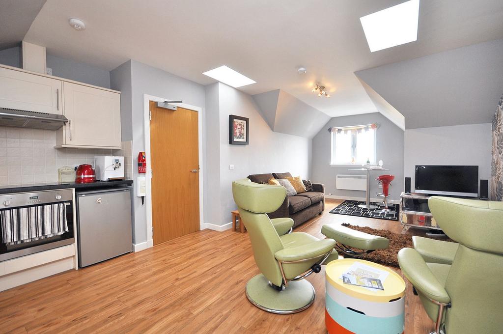 Dining Kitchen/ Lounge