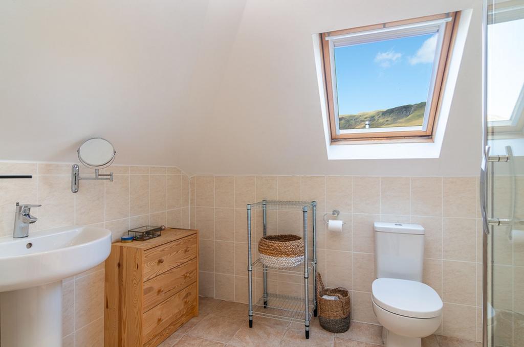 En-suite (Bedroom 1)