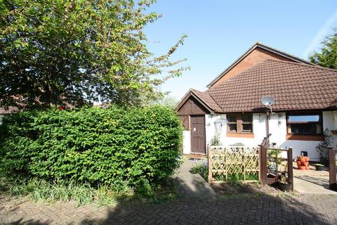 1 bedroom semi-detached bungalow for sale, Boxberry Gardens, Walnut Tree, Milton Keynes