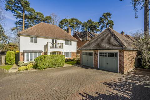 7 Pyrian Close, Woking, GU22 8LD