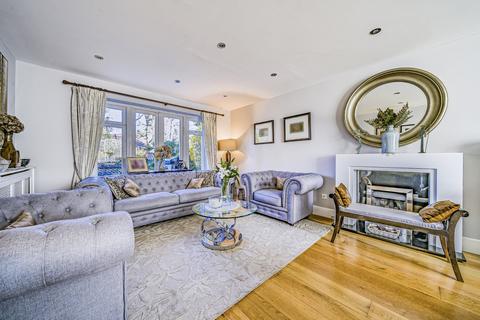 7 Pyrian Close, Woking, GU22 8LD
