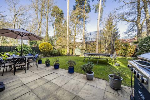 7 Pyrian Close, Woking, GU22 8LD