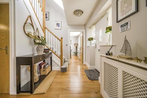7 Pyrian Close, Woking, GU22 8LD
