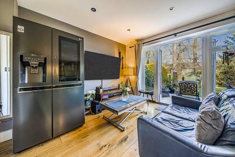 7 Pyrian Close, Woking, GU22 8LD