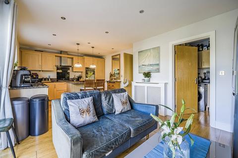 7 Pyrian Close, Woking, GU22 8LD