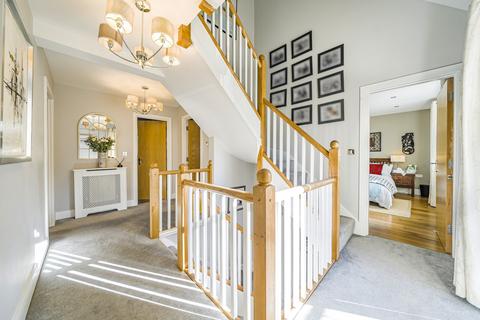 7 Pyrian Close, Woking, GU22 8LD