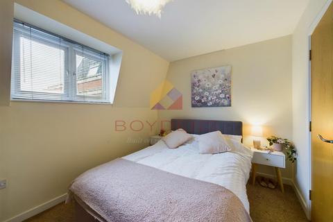 2 bedroom apartment to rent, Crouch Street, Colchester CO3