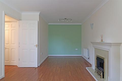 2 bedroom flat for sale, Talfourd Way, Redhill