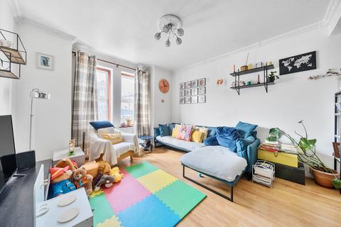 3 bedroom terraced house for sale, Tennyson Road, London