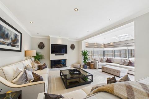 4 bedroom detached house for sale, Lismore Road, Buxton