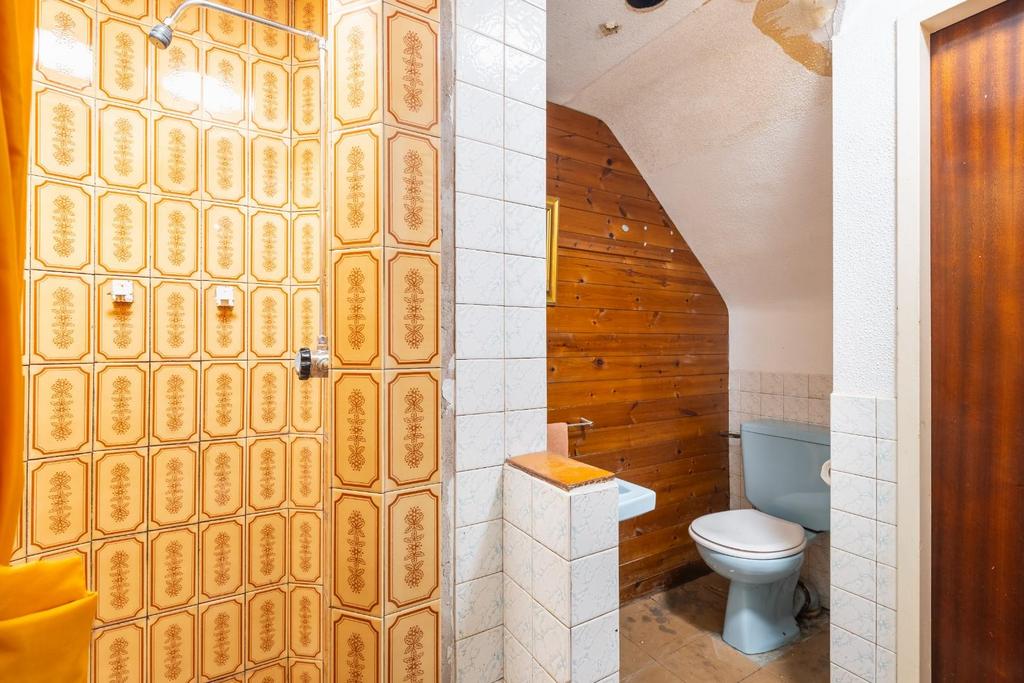 Shower room-1.jpg
