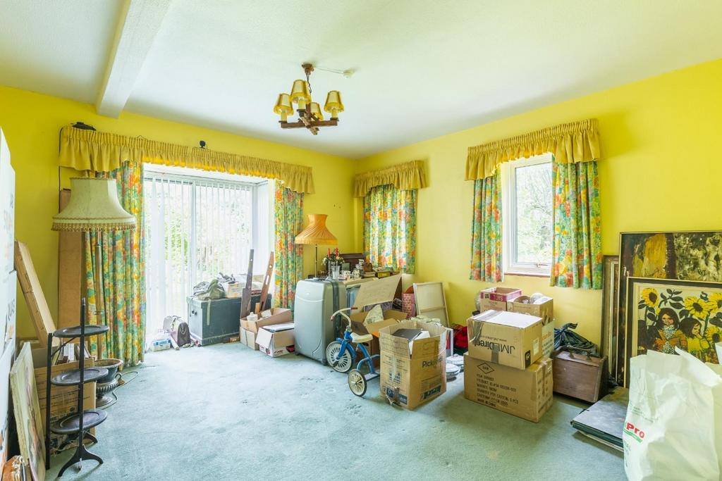 Dining room-1.jpg