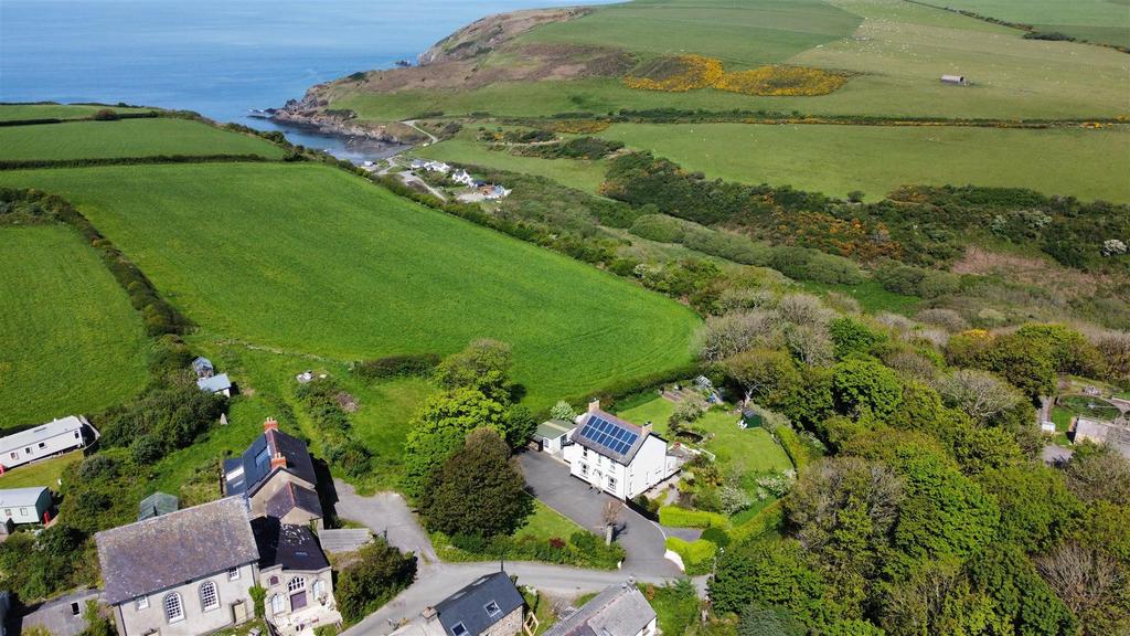 Hillside, Brynhenllan Dinas Cross, Newport, Pembro