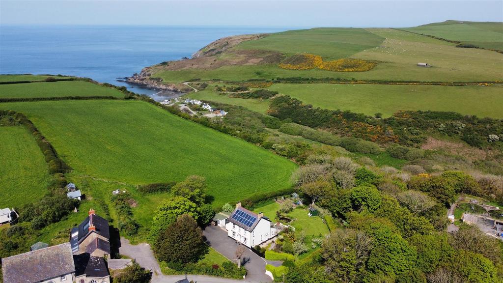 Hillside, Brynhenllan Dinas Cross, Newport, Pembro