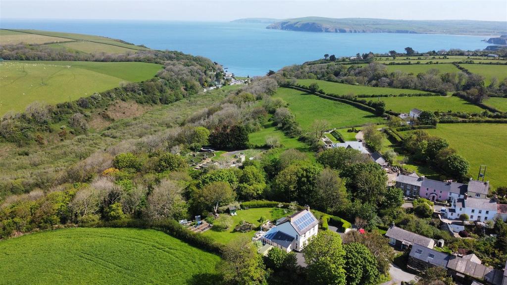 Hillside, Brynhenllan Dinas Cross, Newport, Pembro