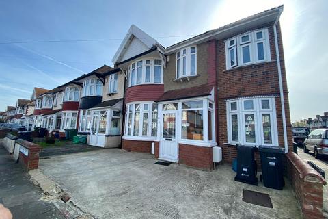 2 bedroom flat to rent, Ashburton Avenue ILFORD IG3 9EP