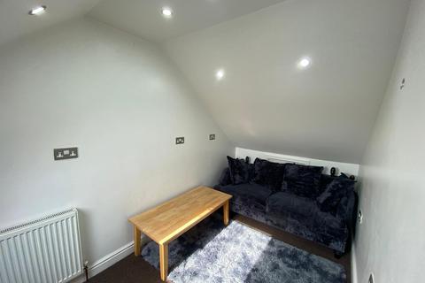 2 bedroom flat to rent, Ashburton Avenue ILFORD IG3 9EP