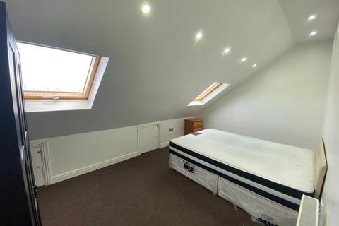 2 bedroom flat to rent, Ashburton Avenue ILFORD IG3 9EP