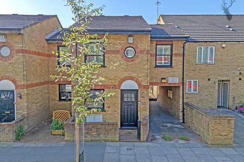 35 Ruston Street, London, E3 2LR