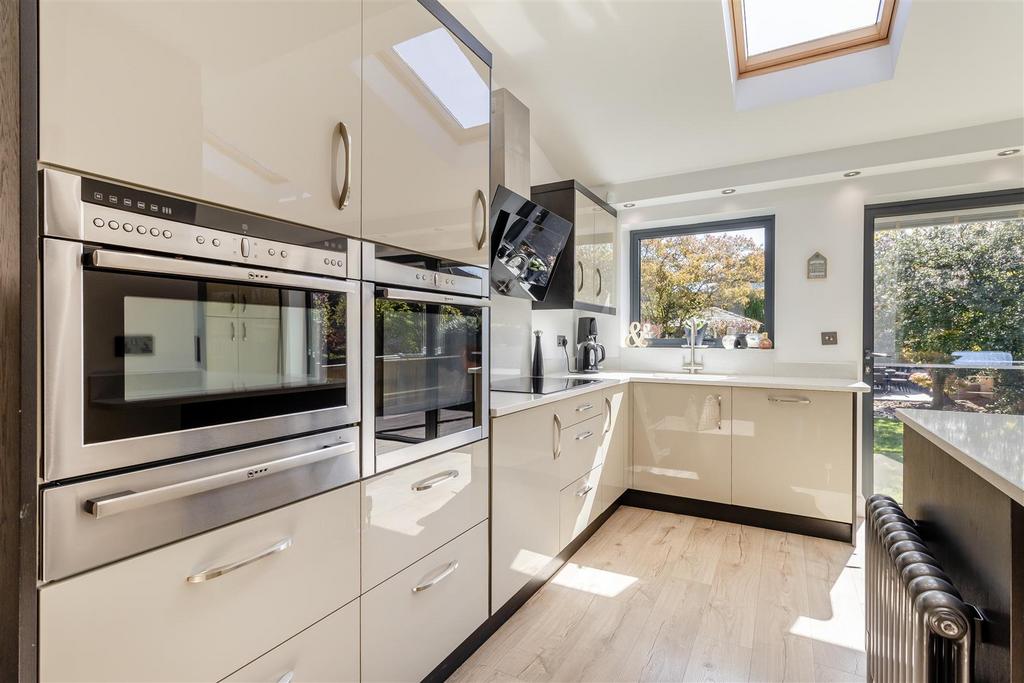 8643170-interior02.jpg