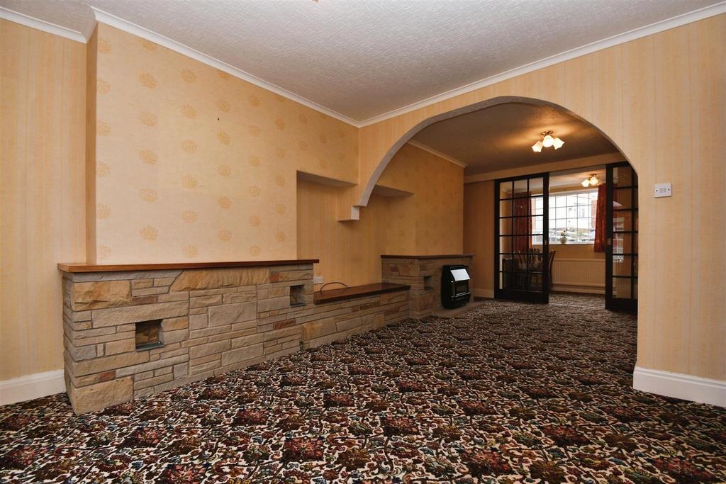 Open plan lounge / dining room