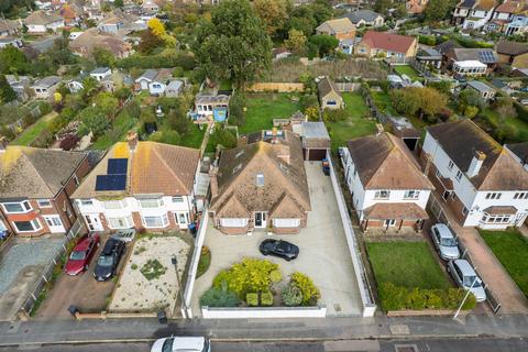 4 bedroom bungalow for sale, Lindenthorpe Road, Broadstairs, Kent, CT10