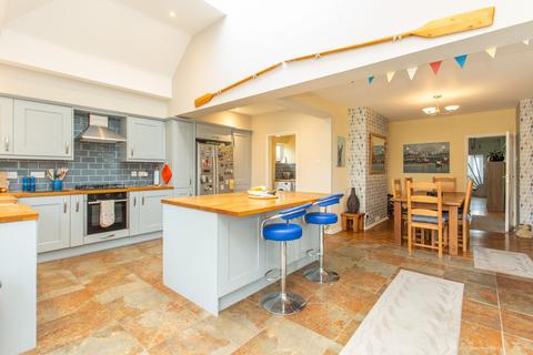 4 bedroom bungalow for sale, Lindenthorpe Road, Broadstairs, Kent, CT10
