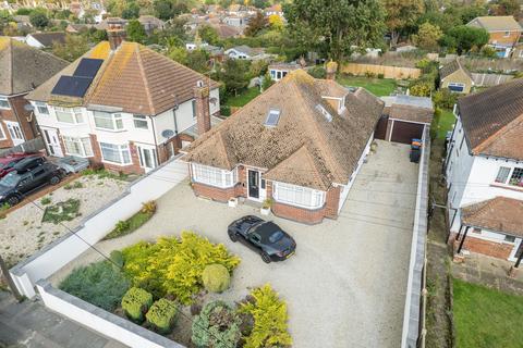 4 bedroom bungalow for sale, Lindenthorpe Road, Broadstairs, Kent, CT10