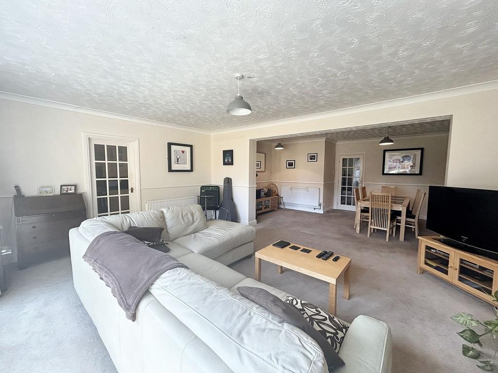 Lounge/dining room