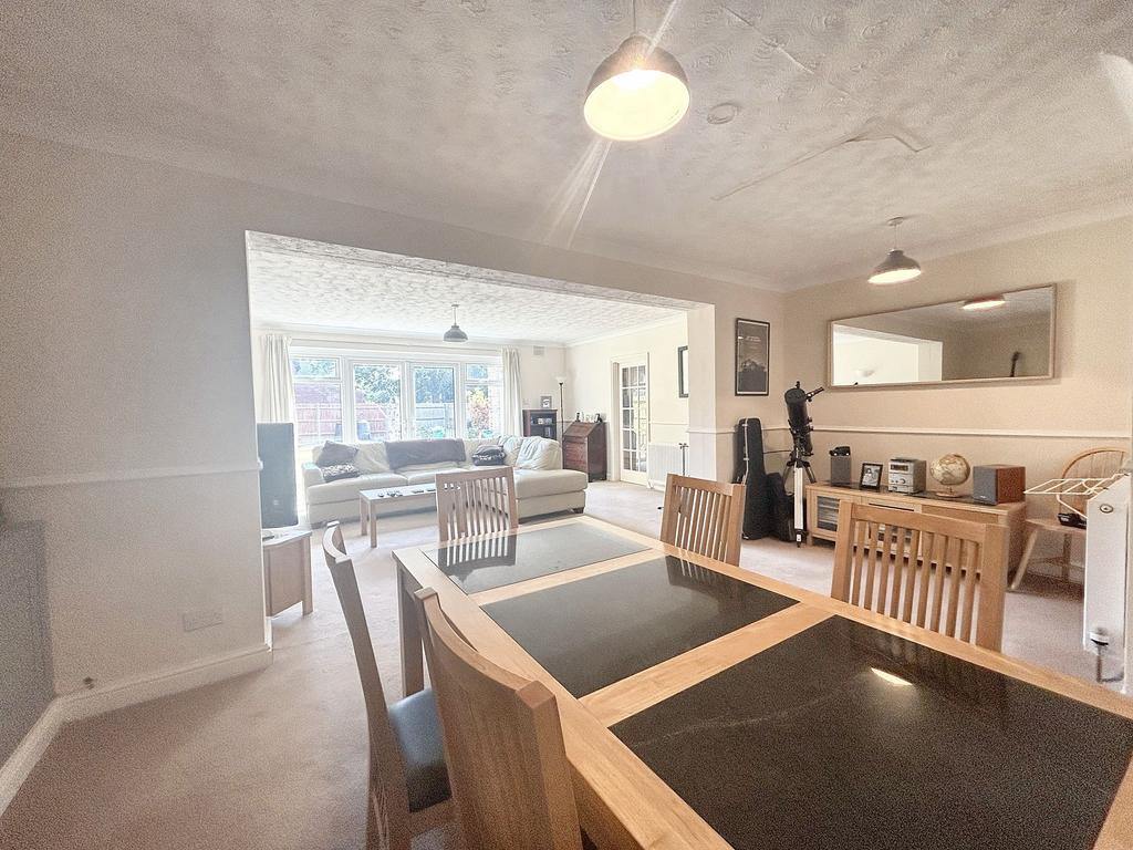 Lounge/dining room