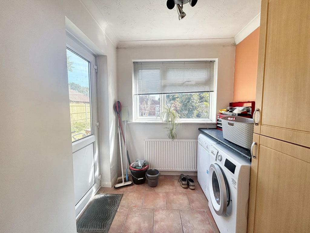 Kitchen/utility