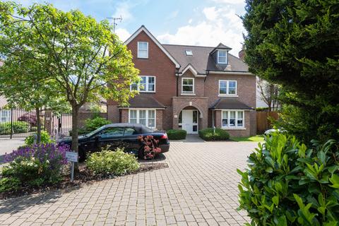 Flat 10 Little Orchard Place, Esher, KT10 9PP
