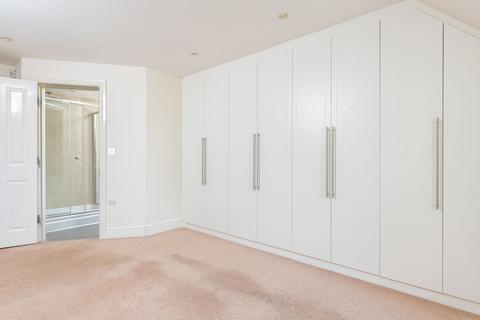 Flat 10 Little Orchard Place, Esher, KT10 9PP