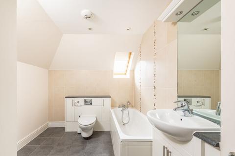 Flat 10 Little Orchard Place, Esher, KT10 9PP