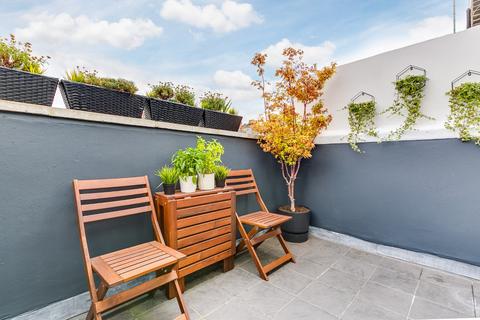 3 bedroom flat for sale, Latchmere Road, Battersea, London
