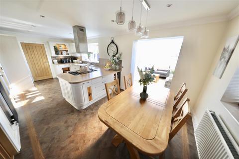 5 bedroom detached house for sale, Jubilee Close, Hedon, Hull
