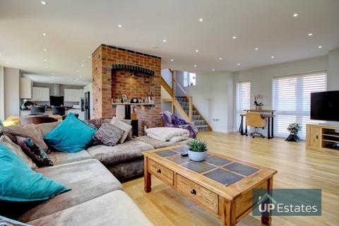 2, Grange Farm Brandon Lane, Coventry, CV3 3GU