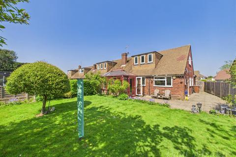 15 Martin Close, Warlingham, CR6 9AD