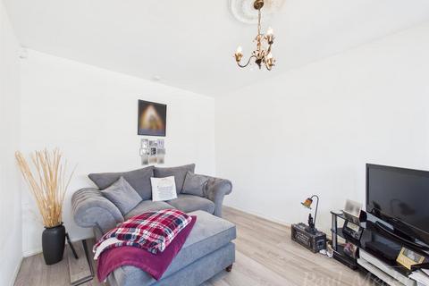 15 Martin Close, Warlingham, CR6 9AD