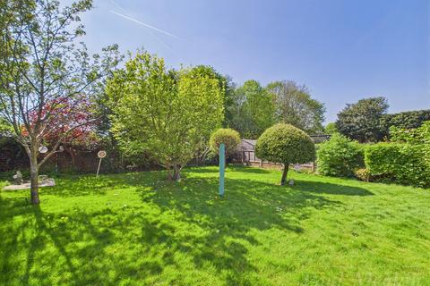 15 Martin Close, Warlingham, CR6 9AD